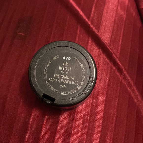 Brand NEW MAC eyeshadow - Picture 2 of 3